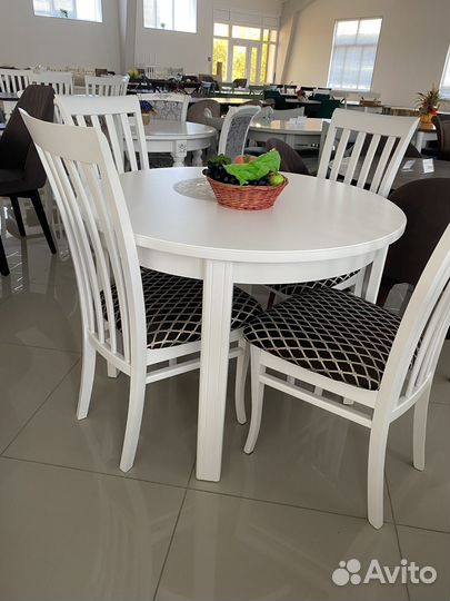Стол со стульями