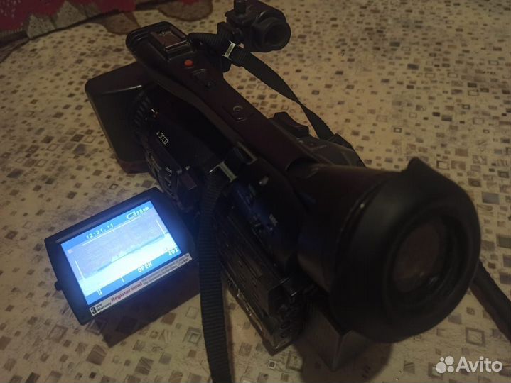 Видеокамера профессиональная