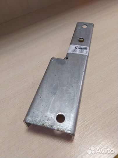 Кронштейн крепления крыла прицепа лодочного со ст