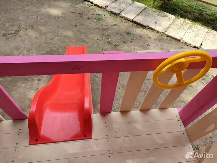 Детские деревянный домик на сваях