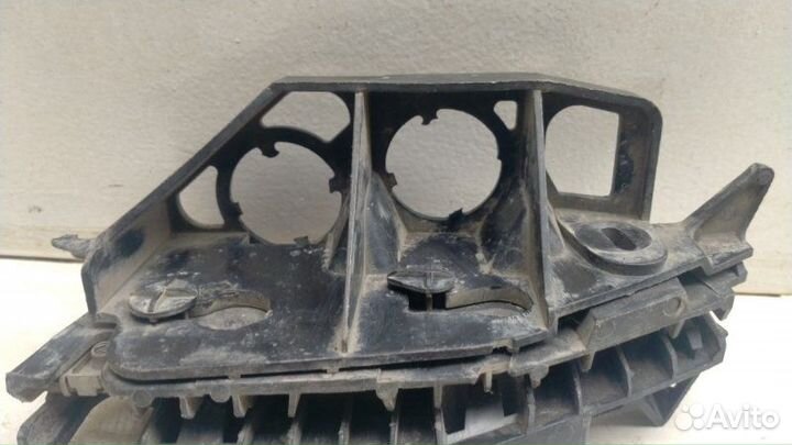 Крепление бампера переднего левое Peugeot 308