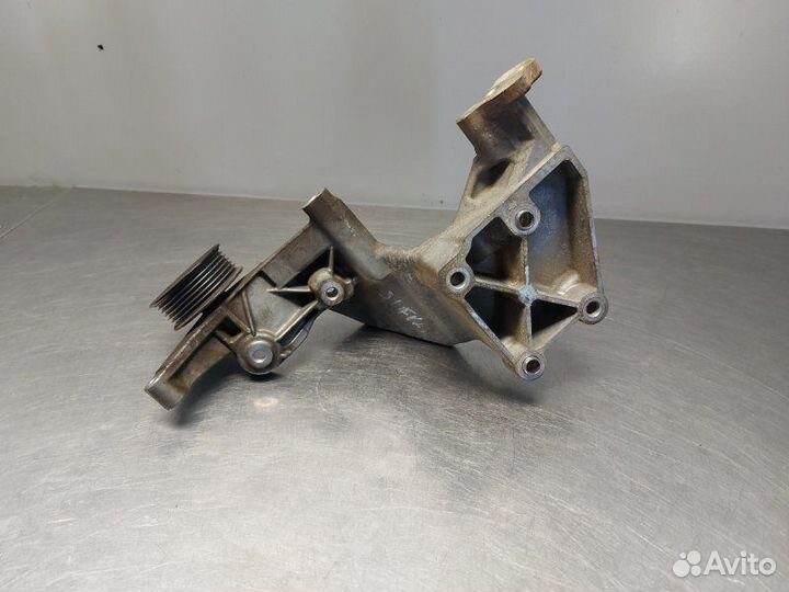 Кронштейн генератора Hyundai Santa Fe 3 DM D4HB