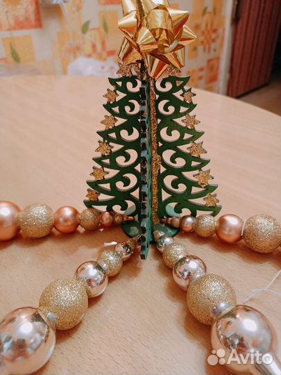 Новогодние украшения и сувениры