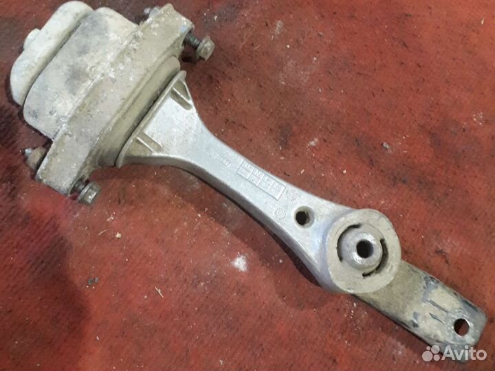 Задний кронштейн двигателя фольксваген гольф 4