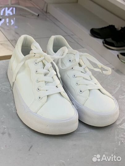 Кроссовки женские