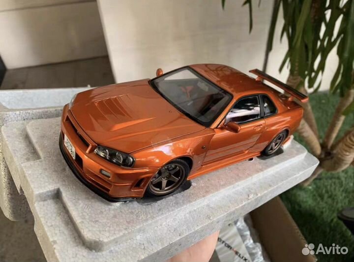 Motorhelix Nissan Skyline GT-R R34 1:18