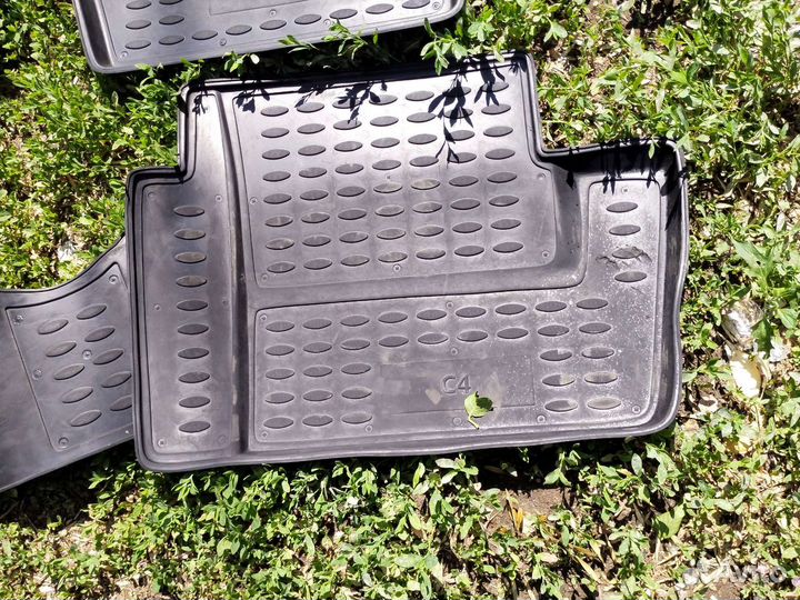 Автомобильные коврики резиновые