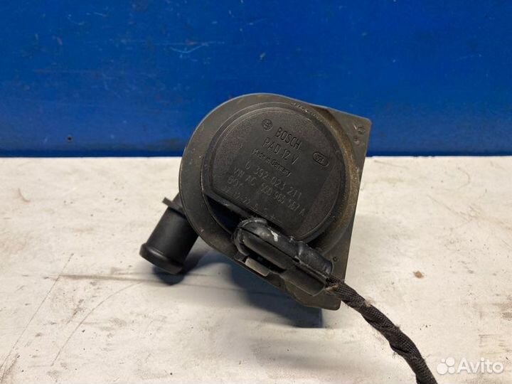 Насос помпа электрический Skoda Rapid 1.4 CZC 2018