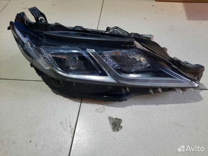 Фара передняя правая Toyota Camry V70 2018+