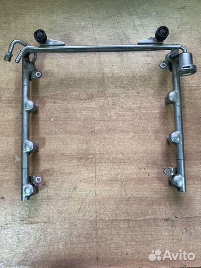Топливная рейка рампа Audi A8 D3 E4