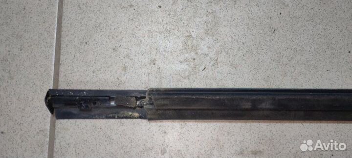 Молдинг стекла задний левый Kia Sorento XM