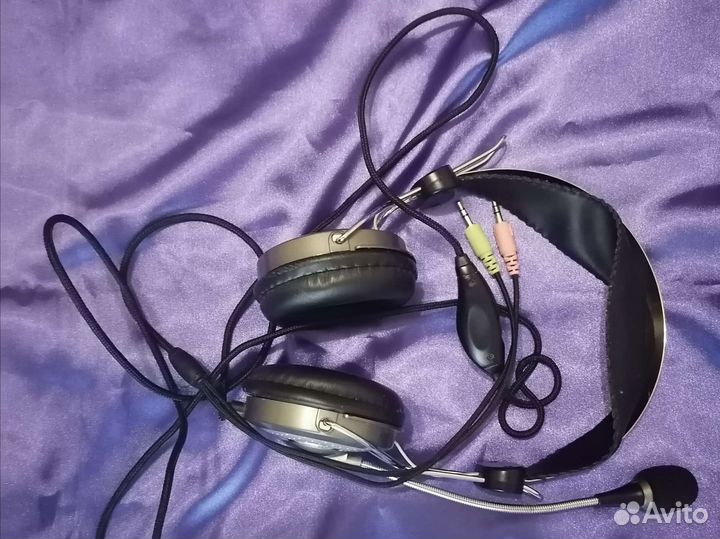 Проводные наушники с микрофоном