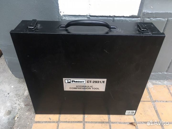 Обжимной гидравлический инструмент