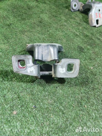 Петля двери задняя левая Jeep Grand Cherokee WJ