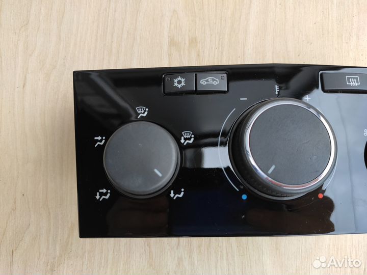 Блок управления климатом NC3 на Opel Astra H