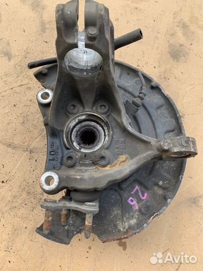 Кулак передний правый Volkswagen Passat B6 3.2 AXZ