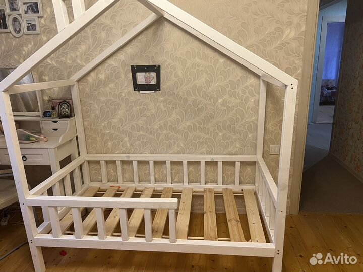 Кроватка домик