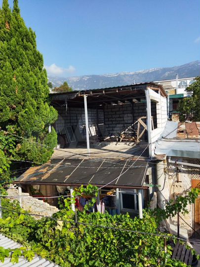 2-к. квартира, 100 м², 1/2 эт.