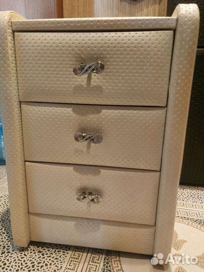 Тумба прикроватная белая