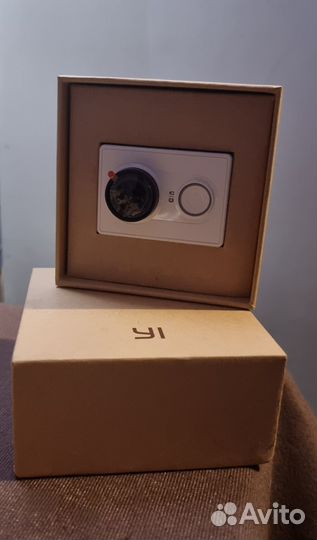 Экшн камера xiaomi YI