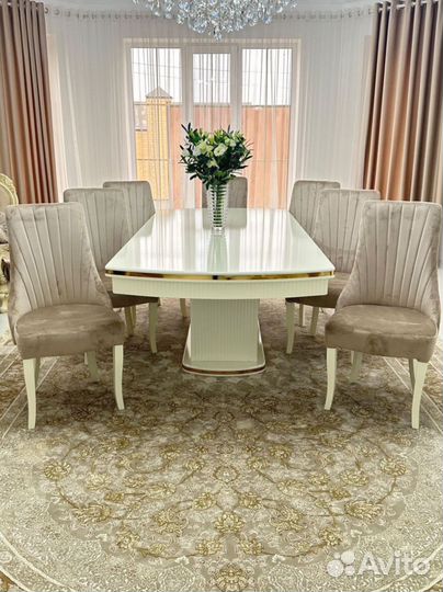Стол и стулья для кухни. В наличии