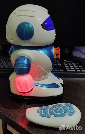 Интерактивный робот-игрушка