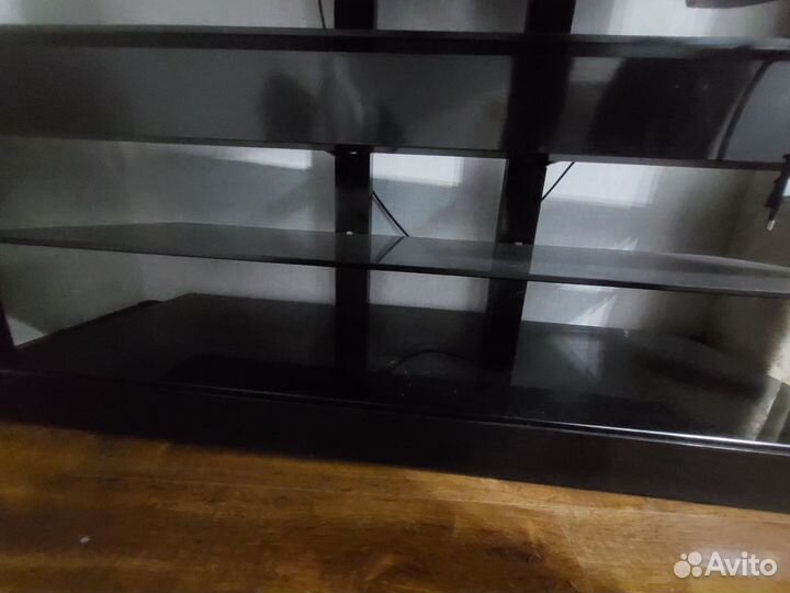 Стойка под телевизор с кронштейном стеклянная
