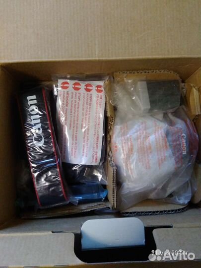 Зеркальный фотоаппарат canon 100 D новый