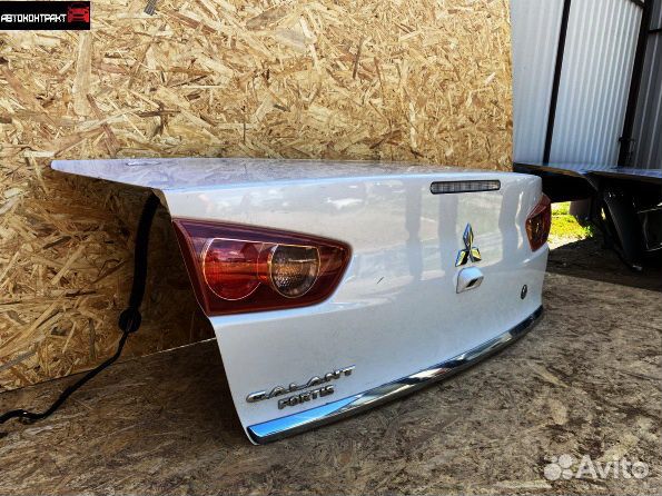 Крышка багажника на Mitsubishi Lancer 10 2007-2015