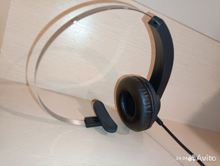 Bluetooth гарнитура на одно ухо (Wireless phones)