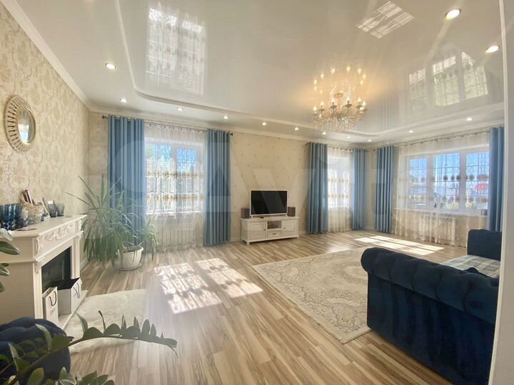 Коттедж 180 м² на участке 9 сот.