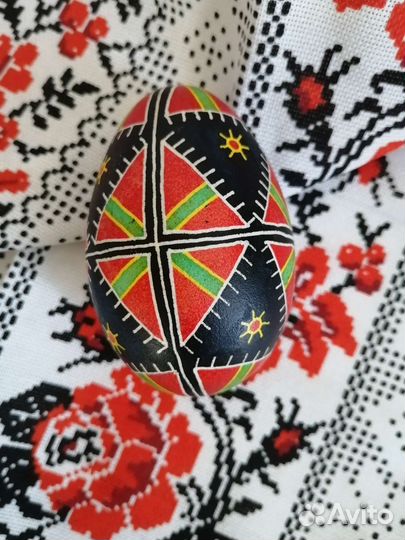 Обережна писанка на живом яйце, оберег