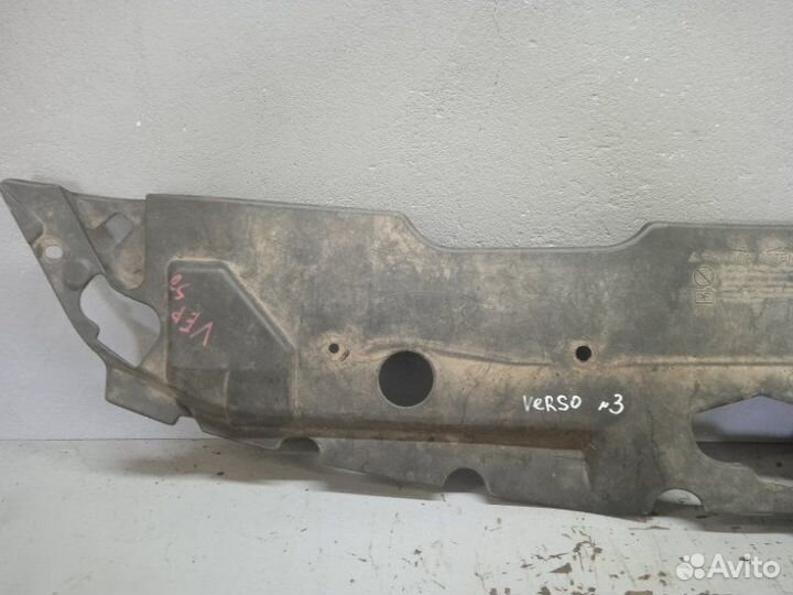 Накладка радиатора Toyota Corolla Verso 2008