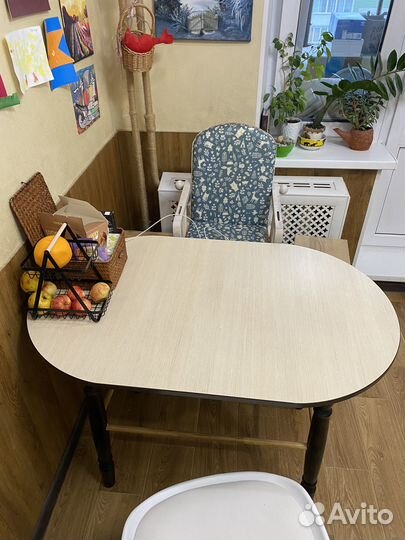 Овальный стол