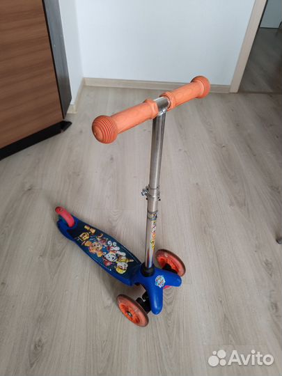 Самокат трехколесный