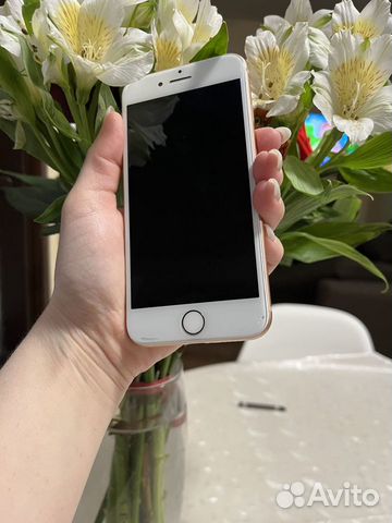 Телефон iPhone 8