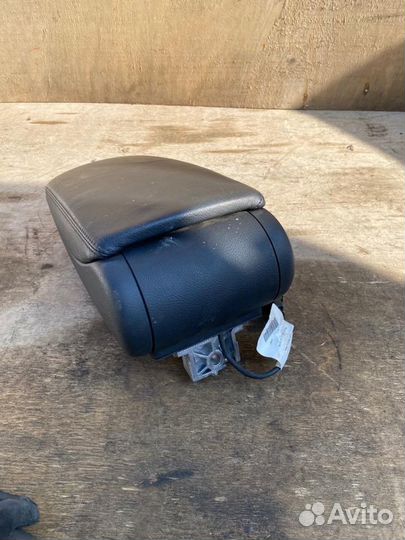 Подлокотник Audi A6 C6