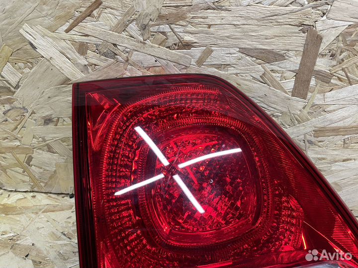 Фонарь левый багажника Toyota Land Cruiser 200