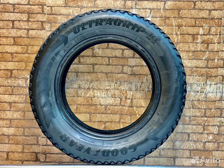Goodyear Ultragrip Ice Arctic 215/65 R16 98T