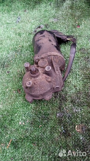 Моторчик стеклоочистителя передний Opel Omega