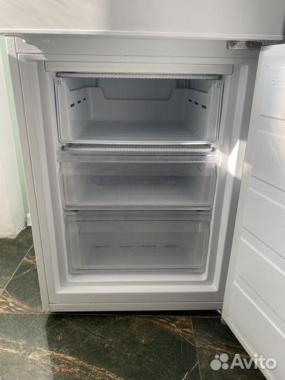 Холодильник dexp TF275D