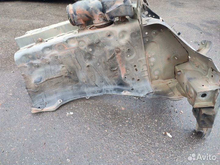 Брызговик передний правый Toyota Prado 120