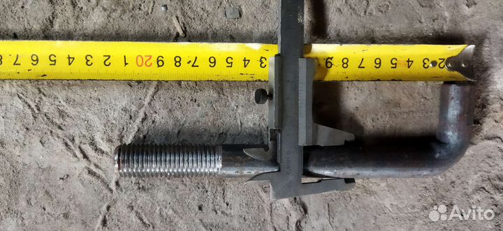 Болт анкерный