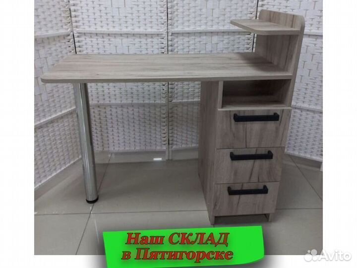 Макияжный стол