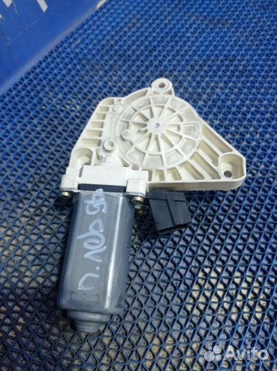 Моторчик стеклоподъемника Mercedes-Benz W169