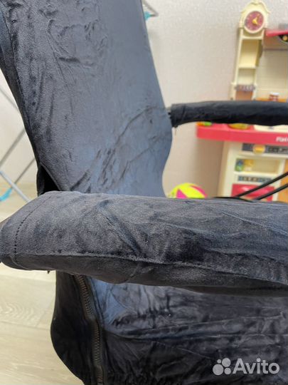 Чехол на офисное кресло вместе с подлокотниками