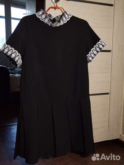 Белый школьный фартук и платье