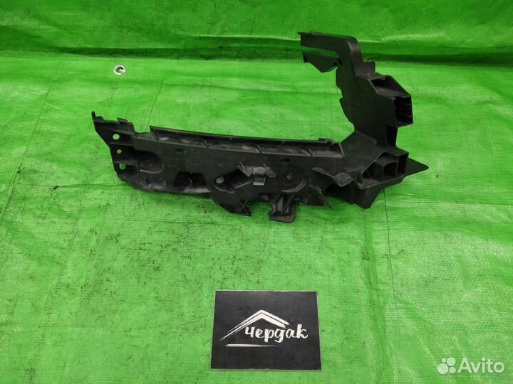 Крепление прав. фары / кронштейн Audi Q5 2008-2017