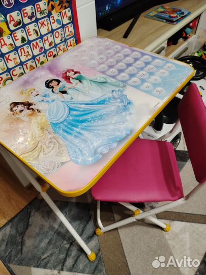 Детский стол со стулом