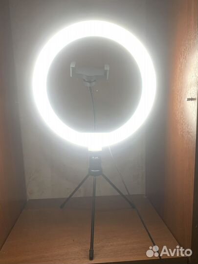 Кольцевая лампа со штативом